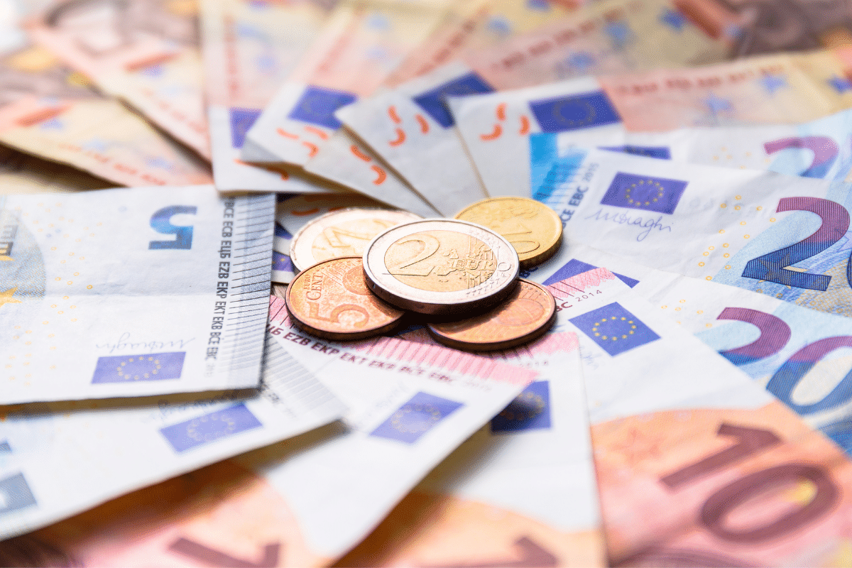 vpn_auswählen_schutz_vor_cyberangriffen_preis Geld spielt eine Rolle beim VPN auswählen und dem Schutz vor Cyberangriffen